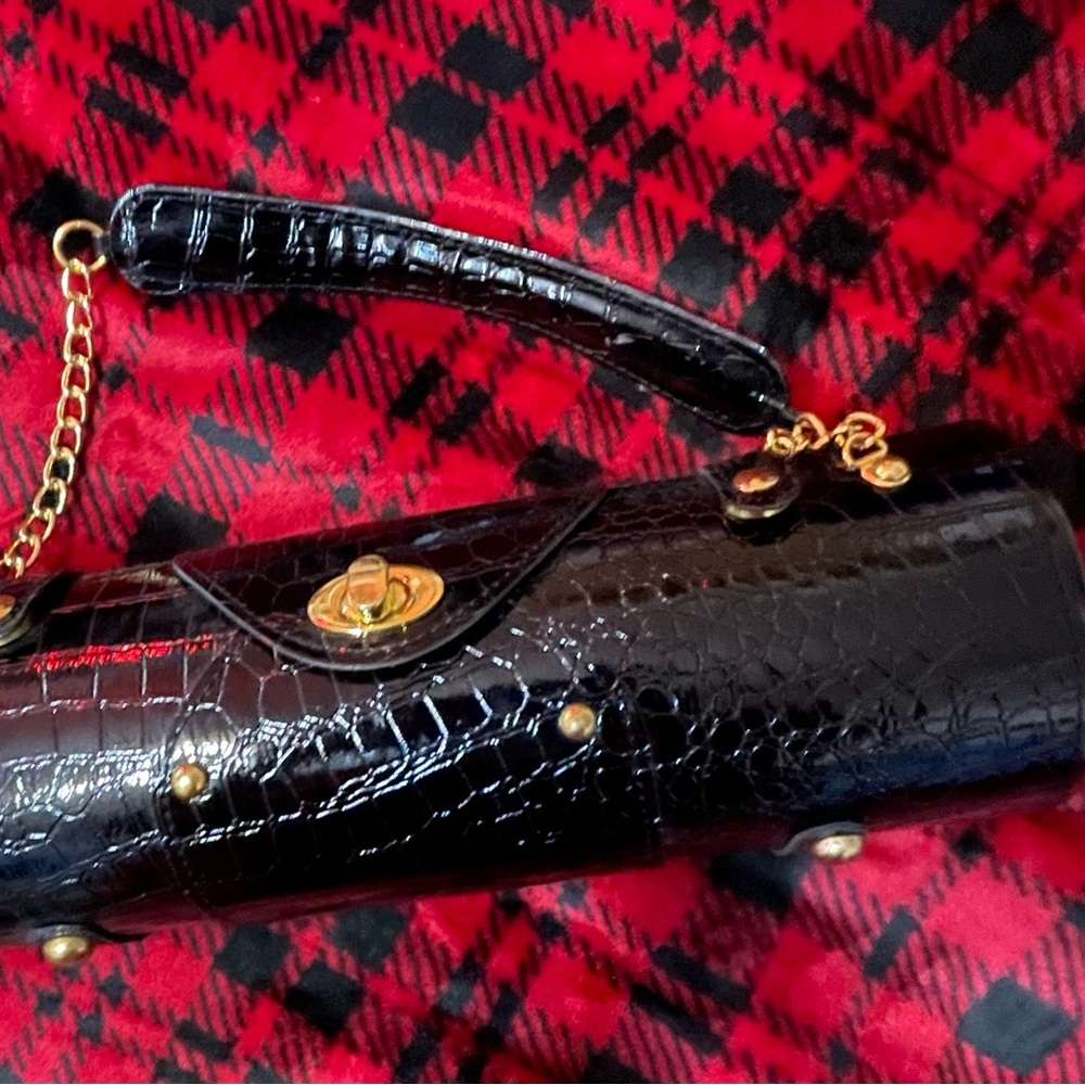 Elegant Black Crocodile-Embossed Women's Wine Clutch Bag